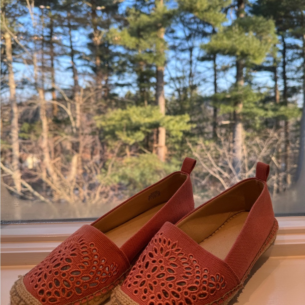 Kelly&Katie Sayeva summer espadrilles. Coral with cutout pattern. Like new - Picture 4 of 11